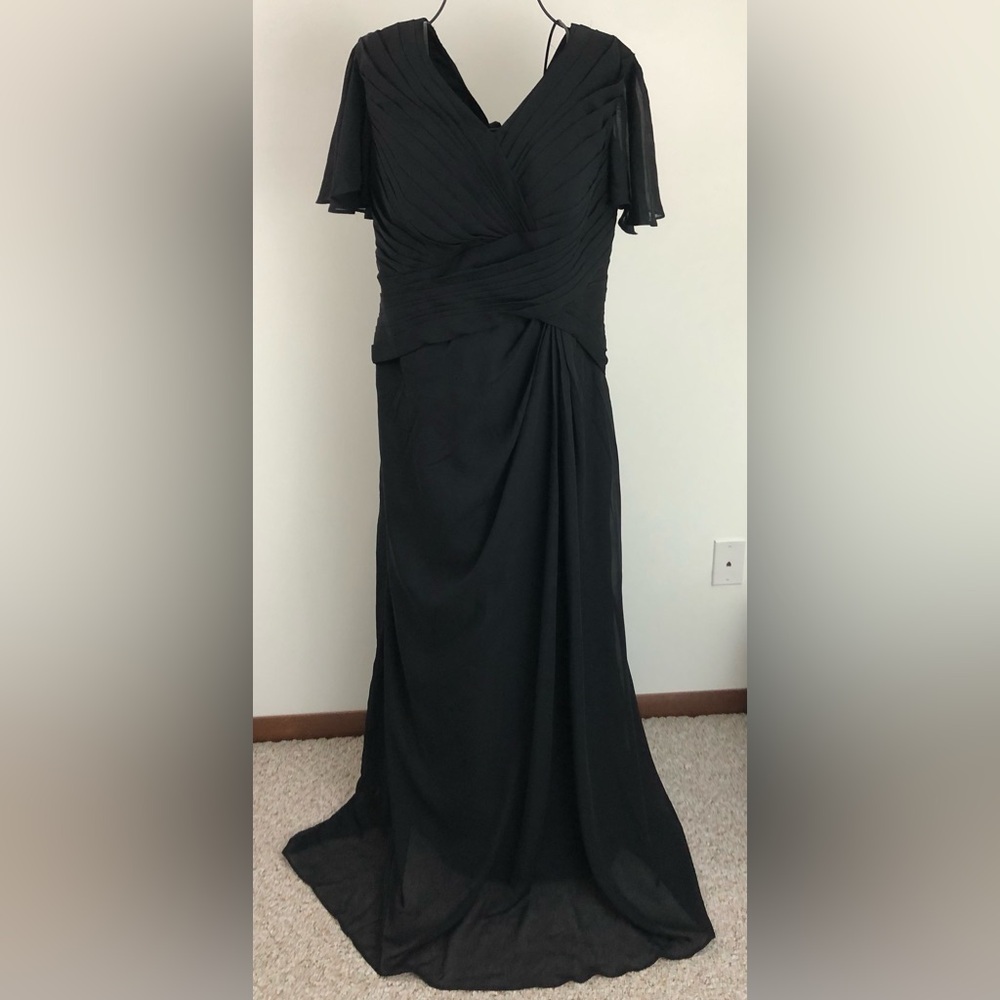 Elegant Black V-Neck Lace Up Gown